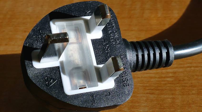 UK plug (3 core lead)