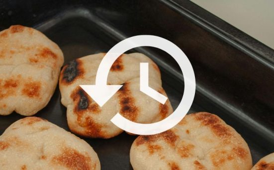 7 Easy Ways to Rescue Stained & Burnt Baking Pans