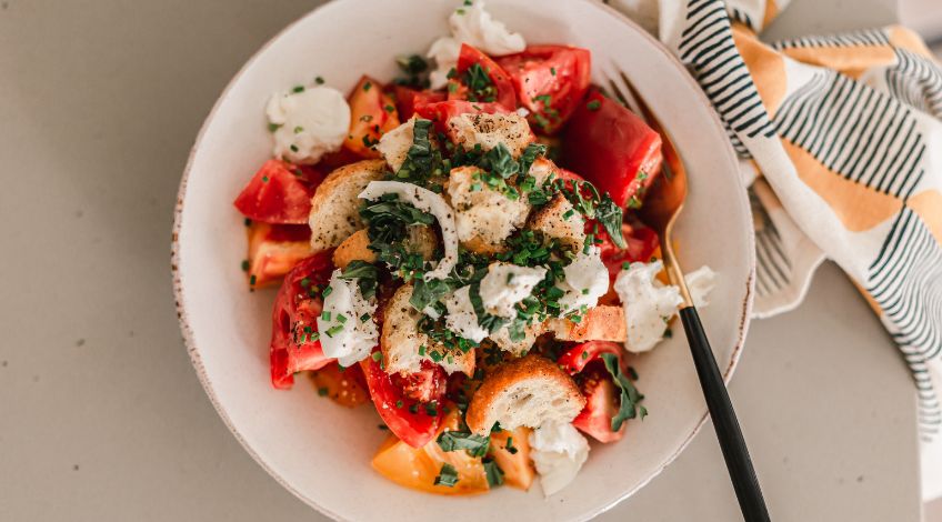 tomato salad with mozzarella cheese