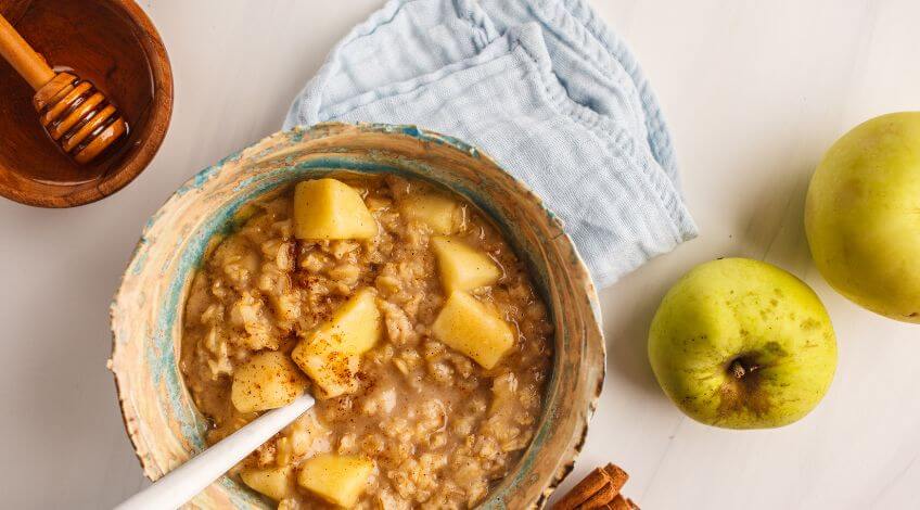 apple cinnamon porridge with honey