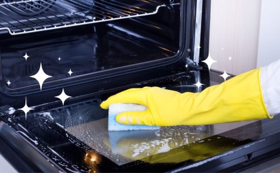 I Cleaned My Oven Door With This Pantry Staple – Now It’s Crystal Clear