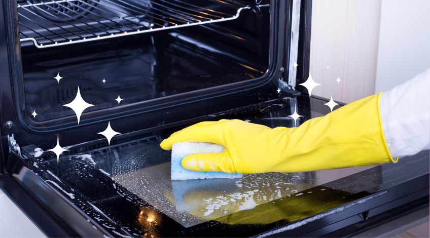 I Cleaned My Oven Door With This Pantry Staple – Now It’s Crystal Clear