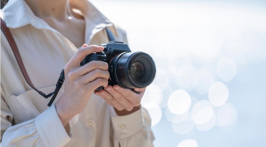 person holding DSLR camera